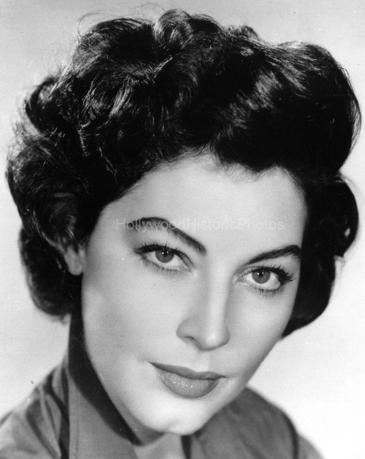 Ava Gardner 1950 Photo shoot WM.jpg